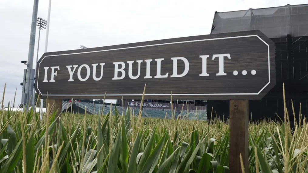 Dyersville cornfields backdrop — special event game